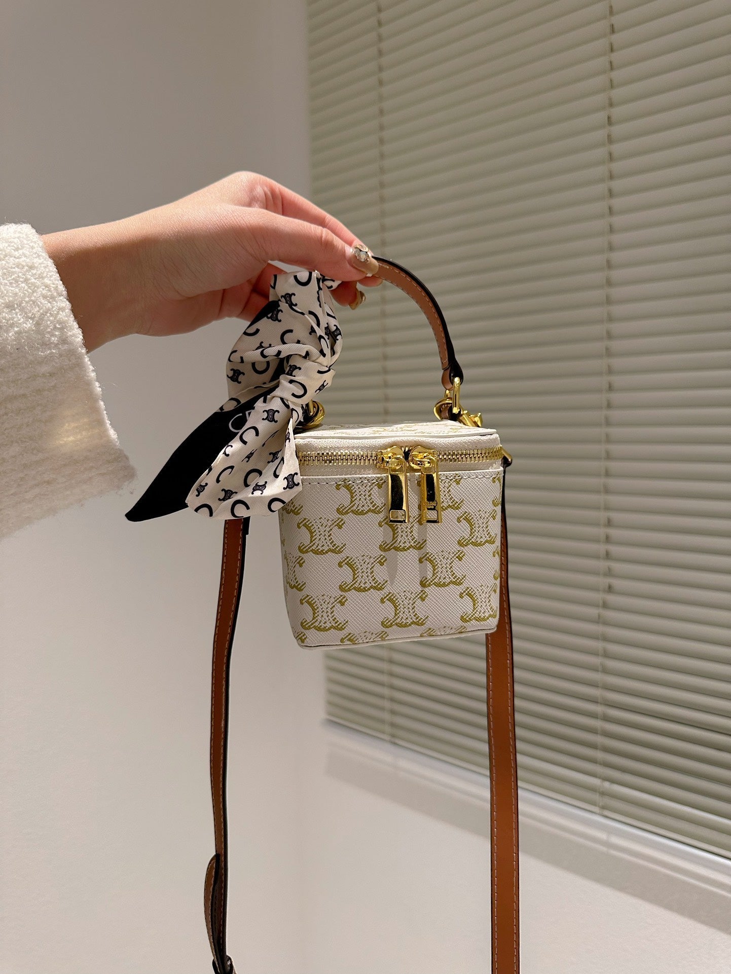 Minimalist box bag