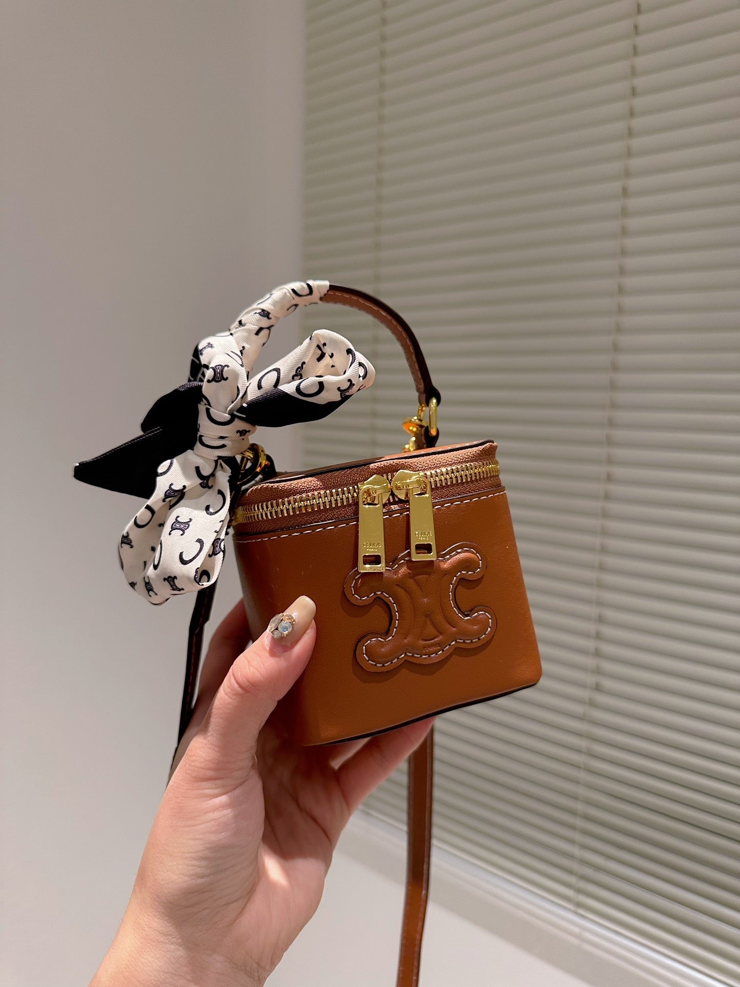 Minimalist box bag