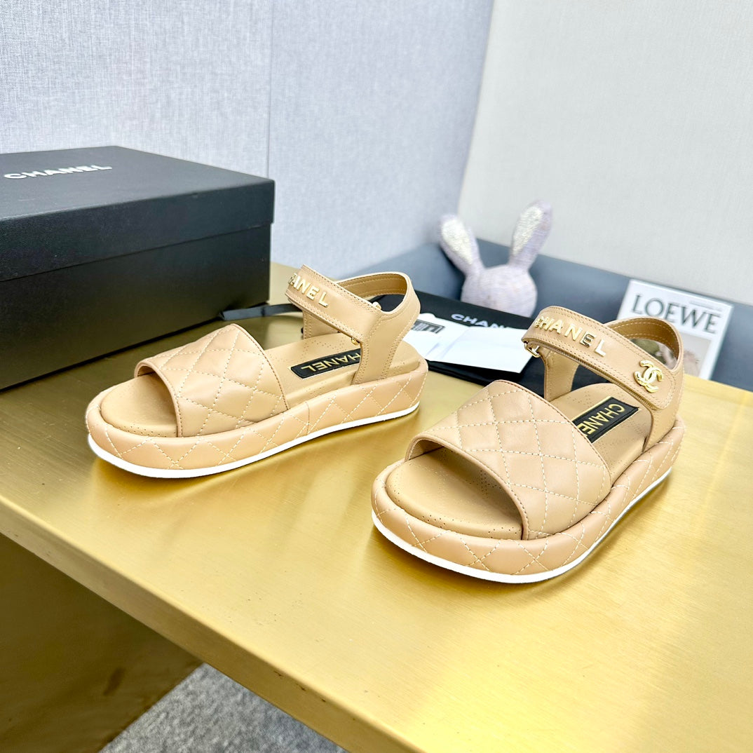 CHAN* 24 catwalk style thick heel sandals