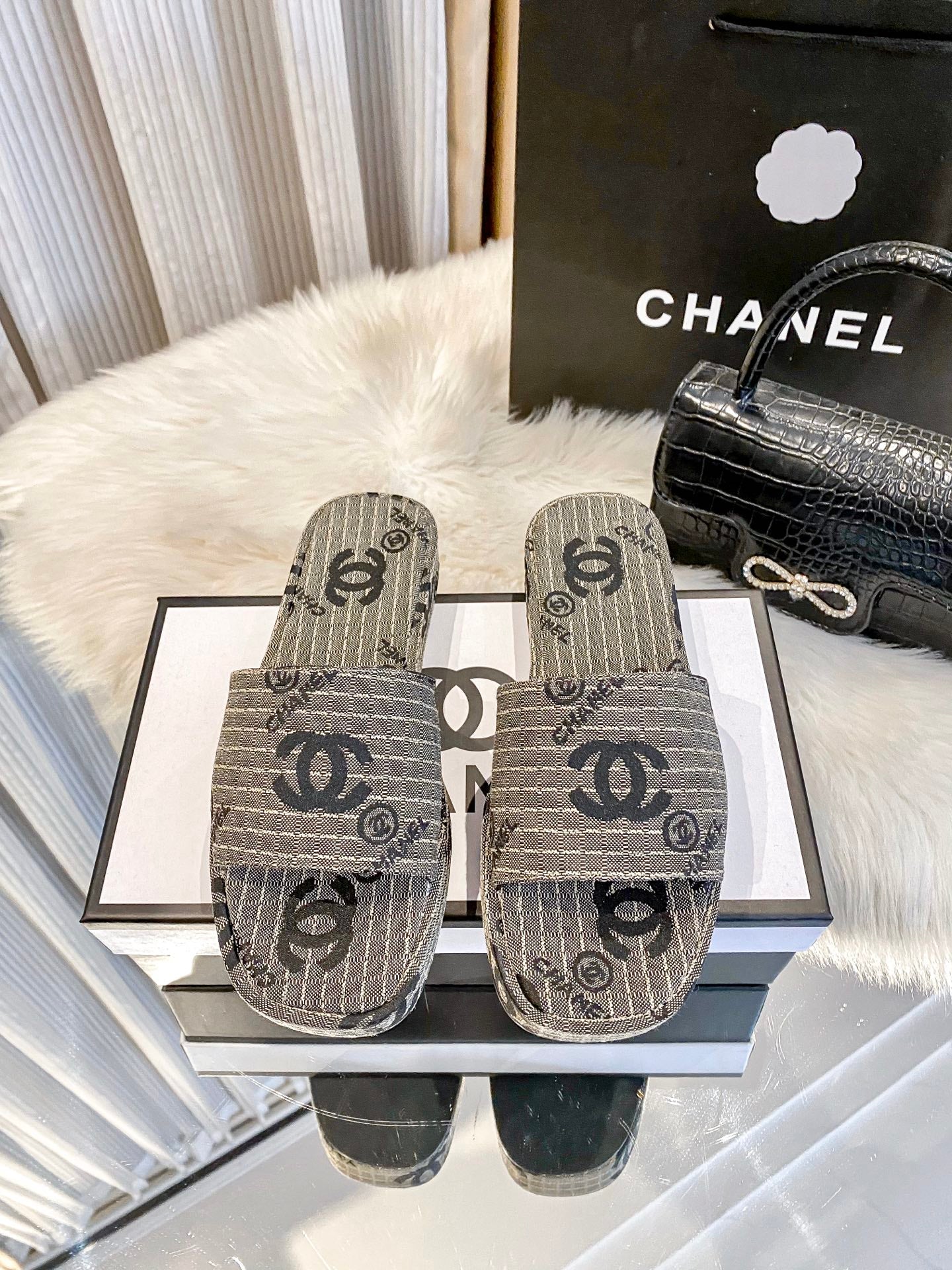 CHA* 25 new slippers