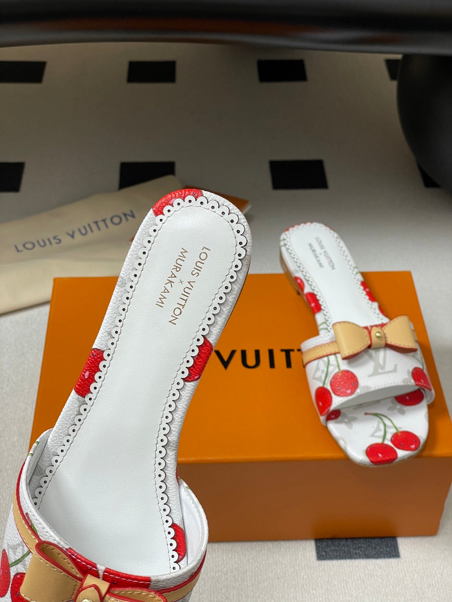 LOU* 25SS cherry slippers VIP