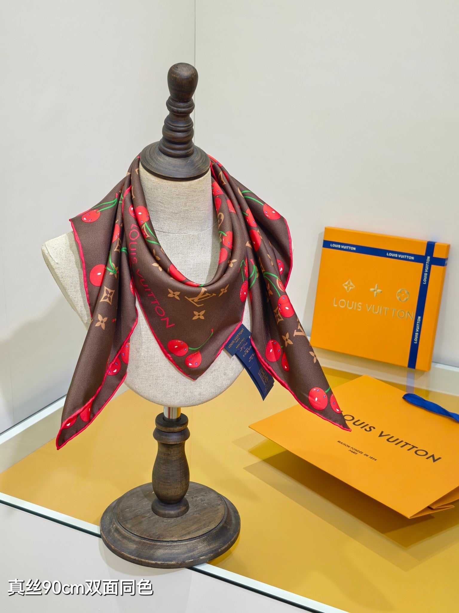 LOU* 25SS scarf