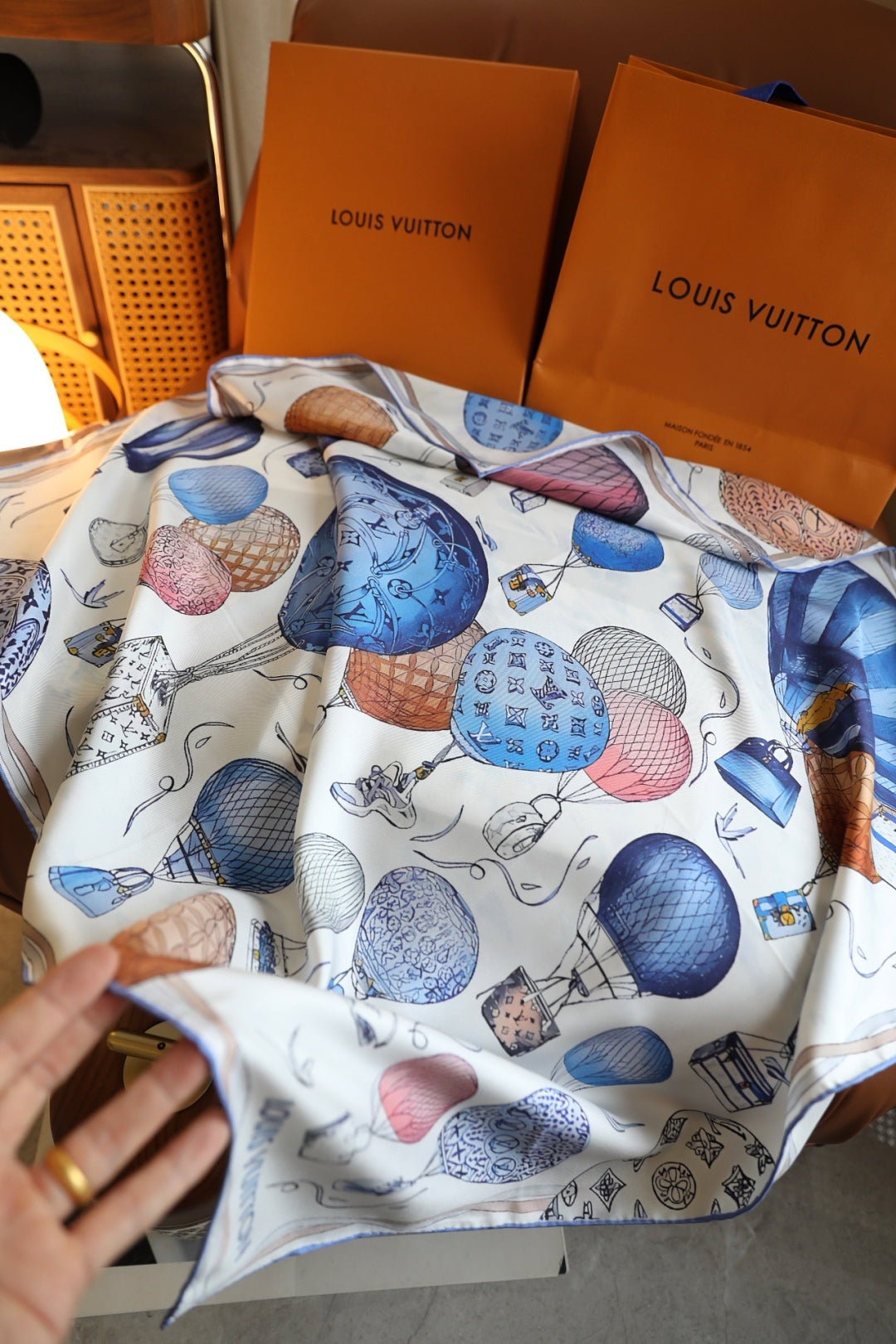 LOU* 25SS scarf
