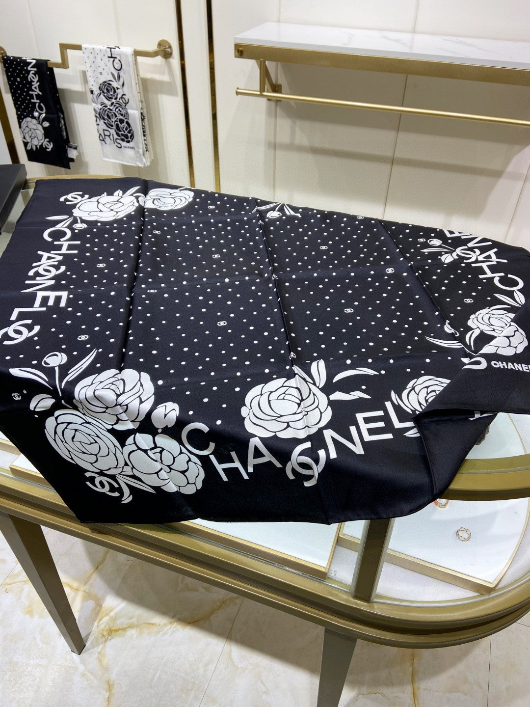 CHNA* Square scarf