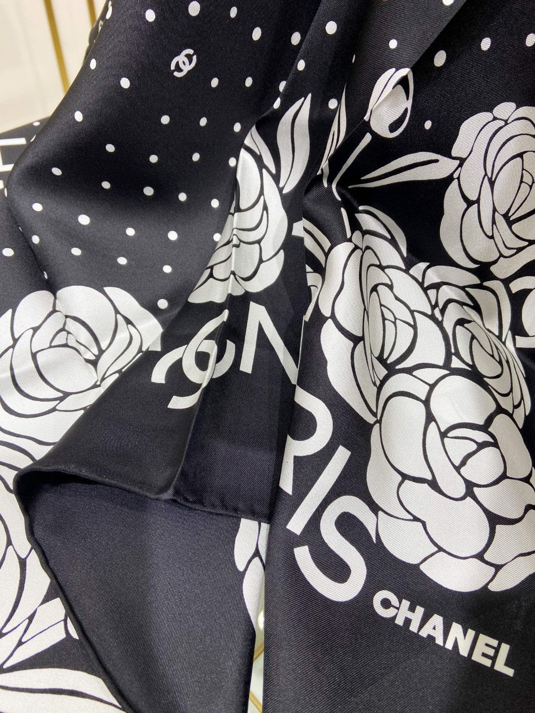 CHNA* Square scarf