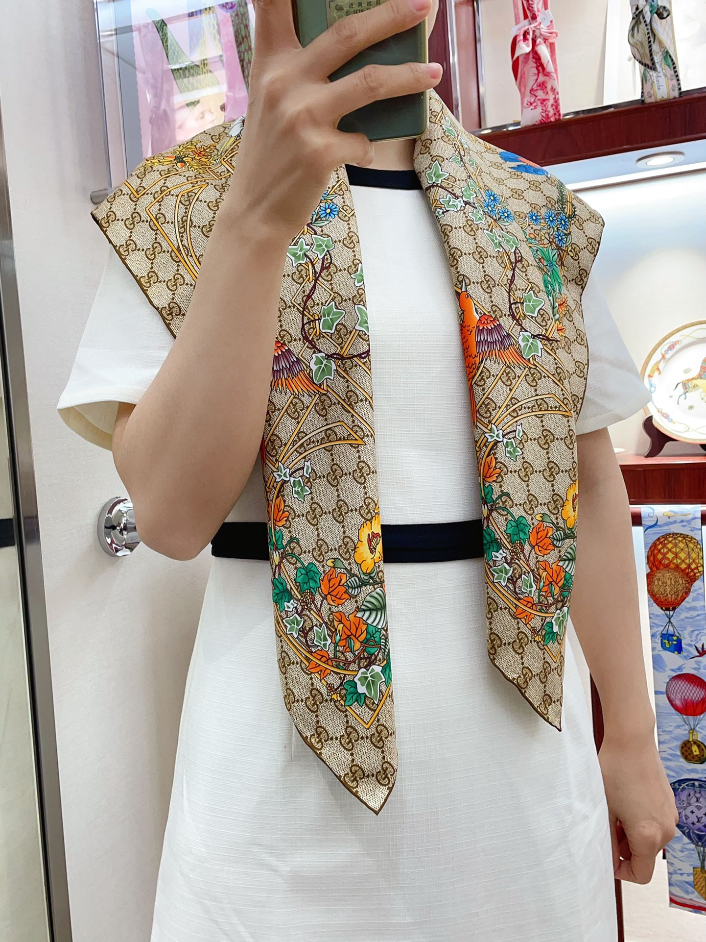 GUC* 25SS square scarf