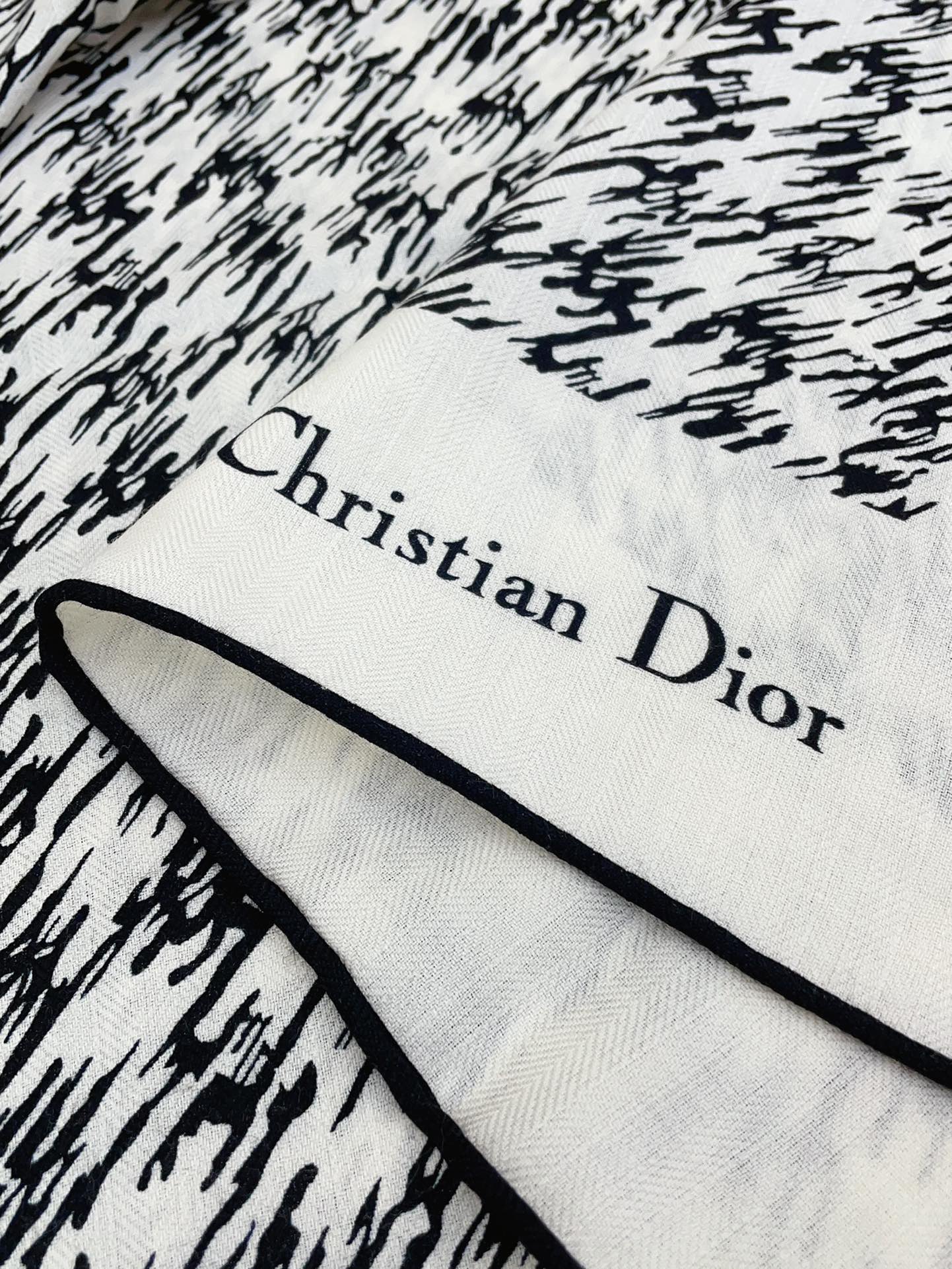 DIO* 25SS houndstooth square scarf