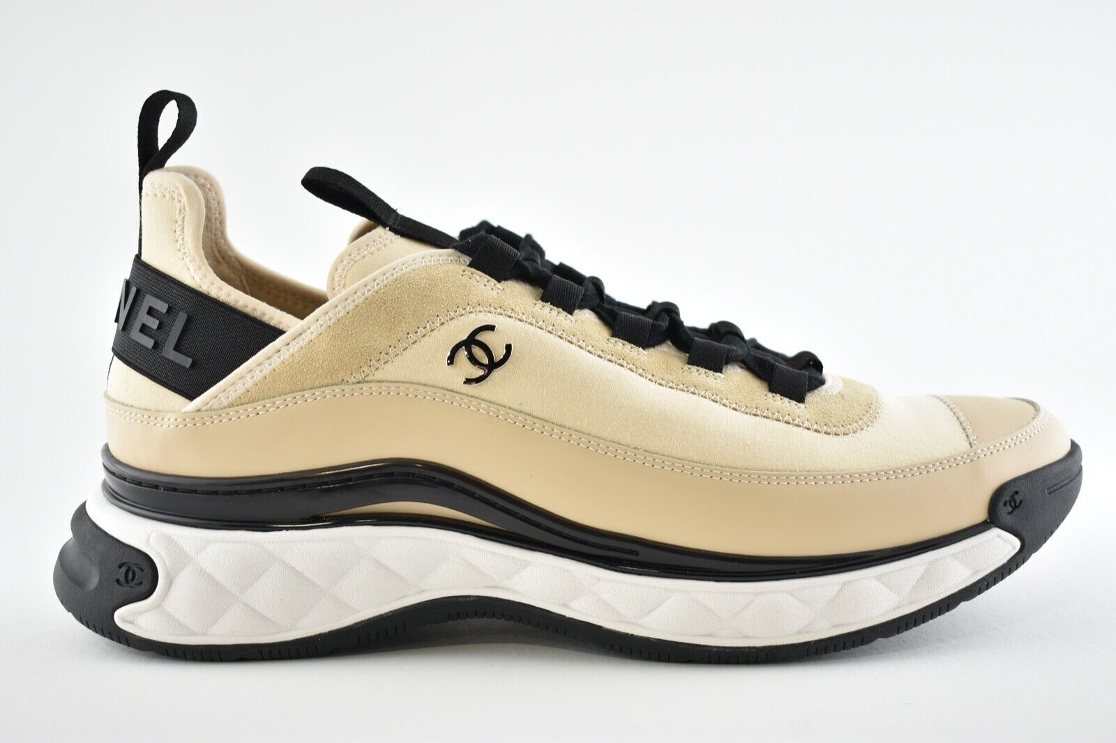 C   low-top trainers