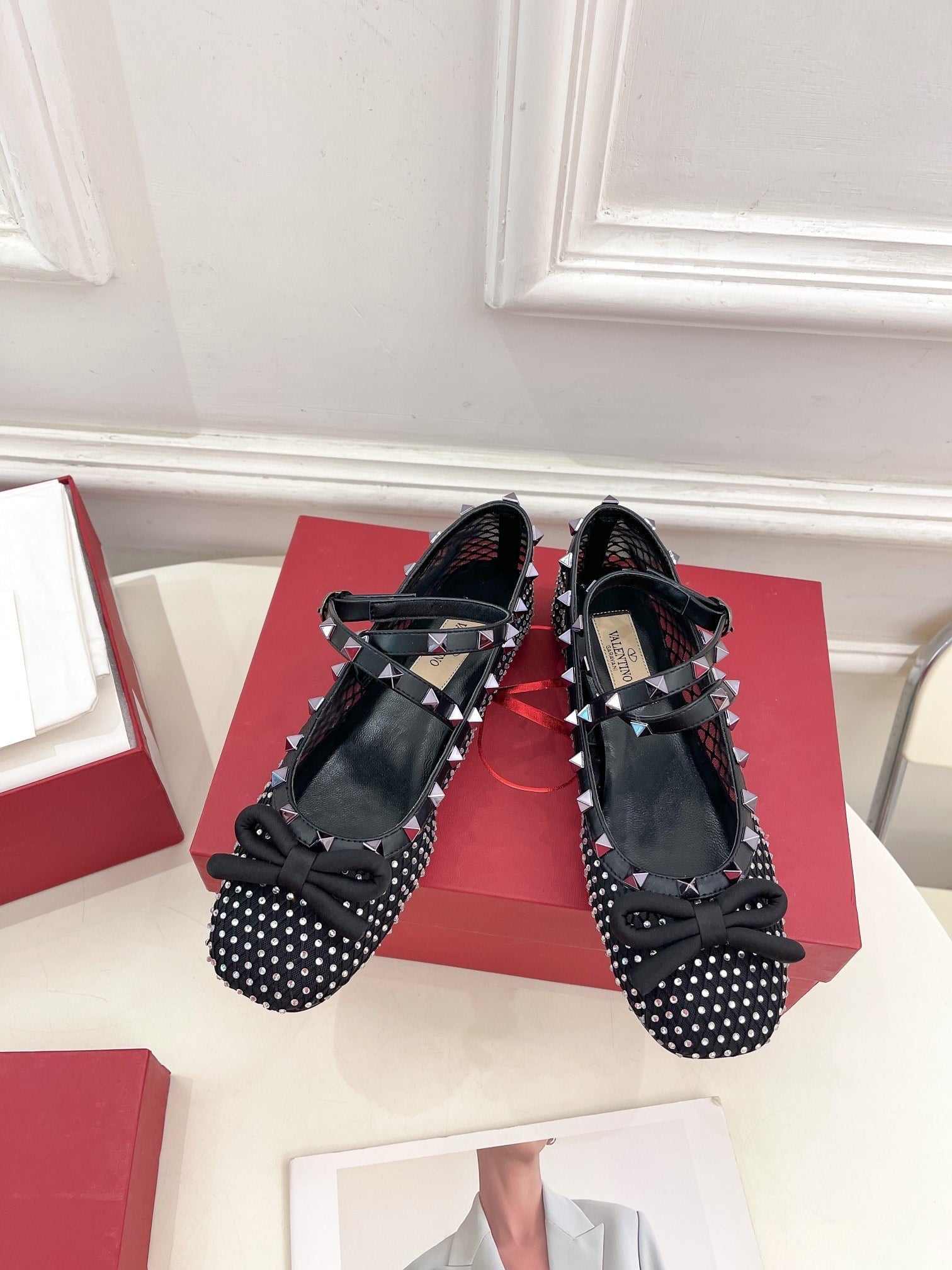 V new rivet rhinestone mesh ballet shoes VIP1：1