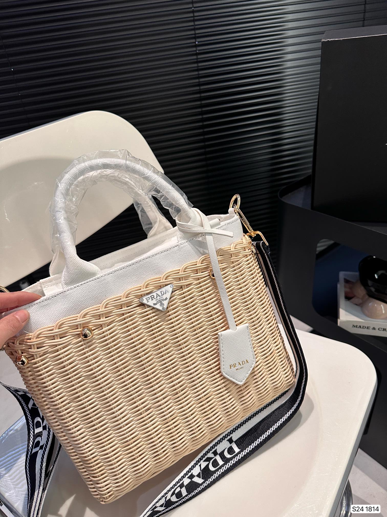 New style straw bag